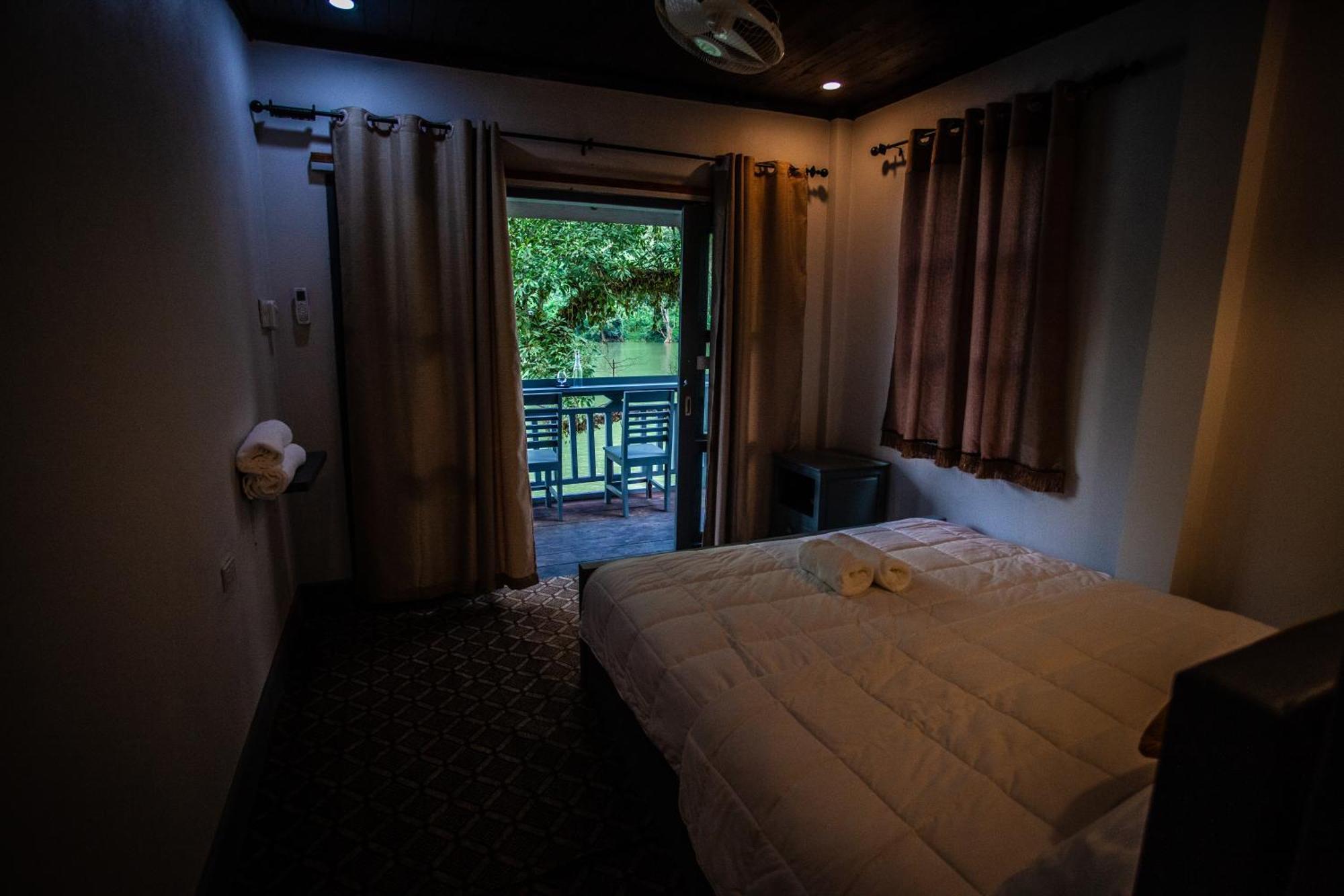 Dokchampa River View Villa Нонгкио Экстерьер фото