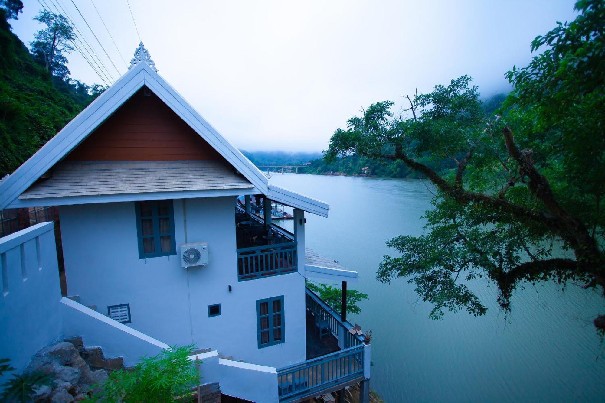 Dokchampa River View Villa Нонгкио Экстерьер фото